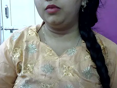 Cute_Aliyaa webcam