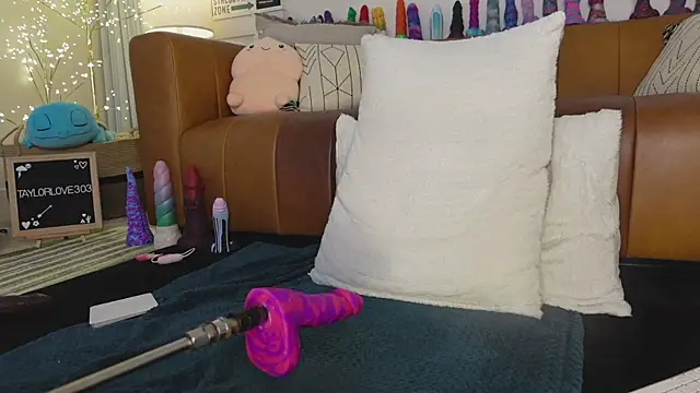 Taylorlove303 live sex cam