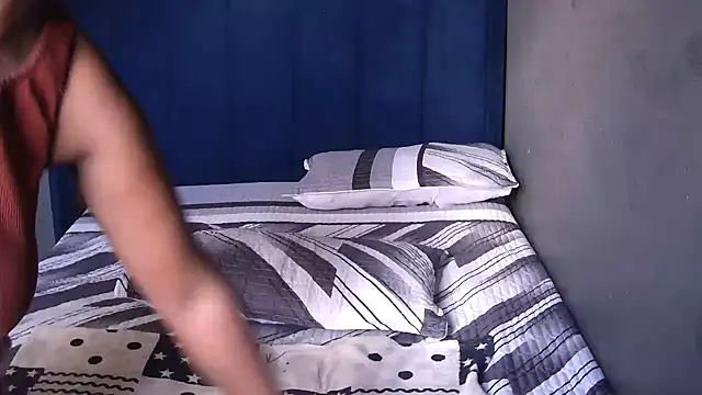 FREAKBARBIE02 webcam