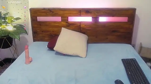 Yeseniaa25_ webcam