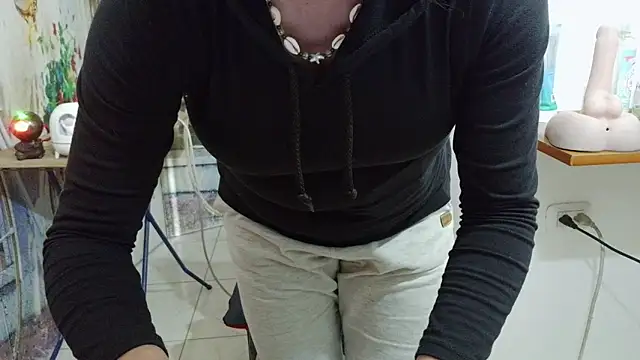curly_greeneyed webcam
