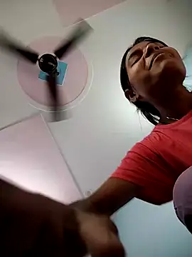Karishma_88 webcam