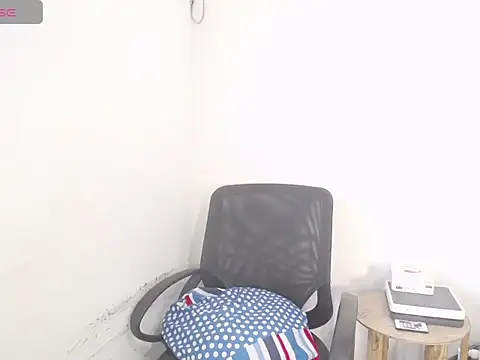 NannyaBitch live sex cam