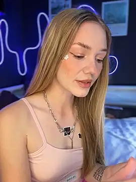 MilaMoone webcam