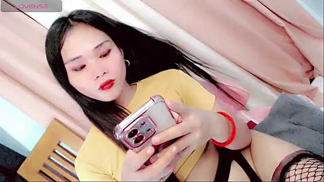 モデル: Amomentoflust99