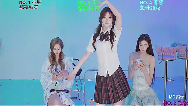 美女ZZ000S33在线直播