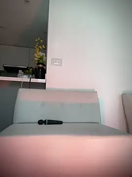 NicoleCut webcam