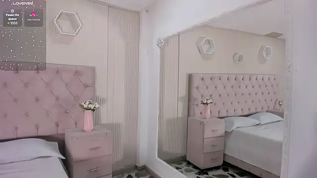 ZarinaWynne webcam