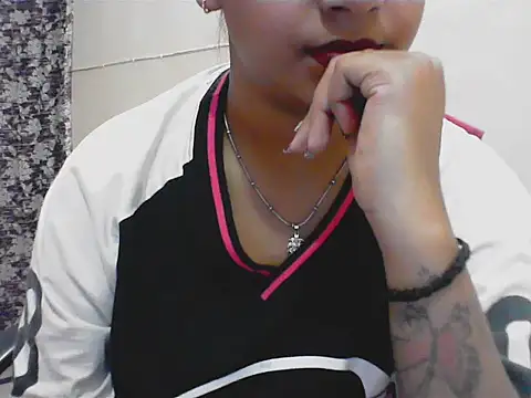 LovingPihu webcam