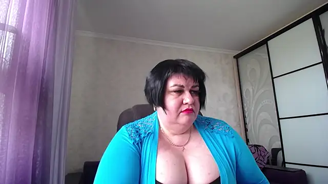 AlluringCurves webcam
