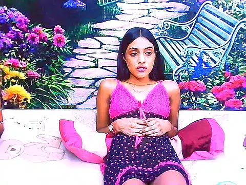 IndianPretty14u2Luv webcam