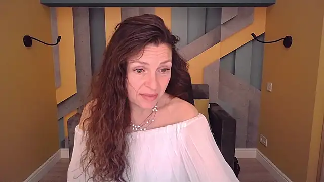 EllaLong webcam