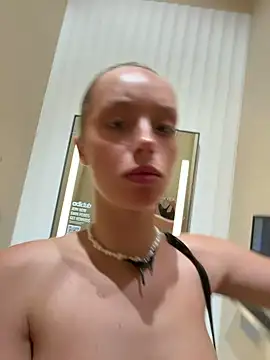 SunnyShiney Live Webcam on Stripchat