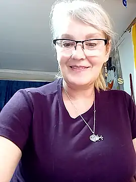 irinamaux Stripchat cam model