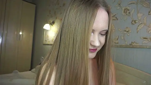 QuennaCoote Stripchat cam model