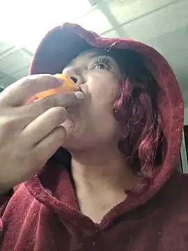 Scarlet_curly8a webcam