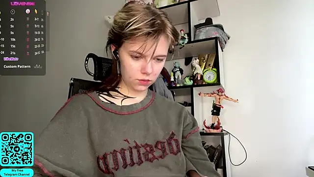 madalynnosel (Ask my age) - take off my shirt