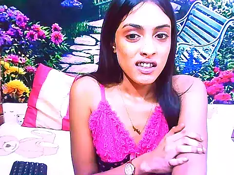 IndianPretty14u2Luv webcam