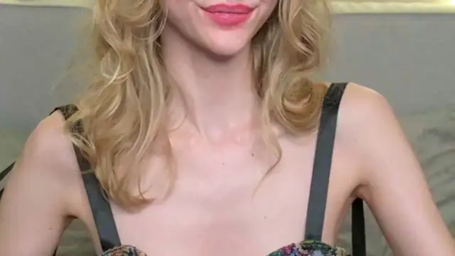 4example_Chloe webcam