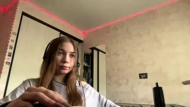 Sonya_Solnarima webcam