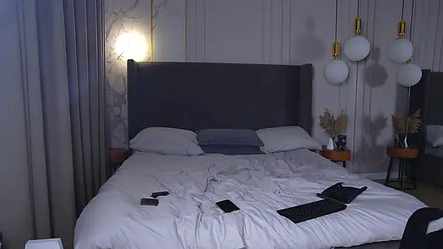 TrishaPons webcam