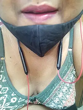 Webcam Model (sexynayan23)  is live.Free join now!