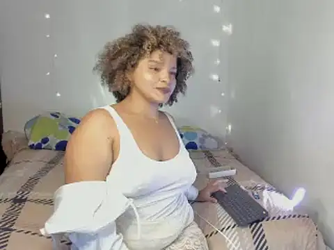 chloe_kisses webcam