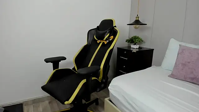 kira_relish webcam