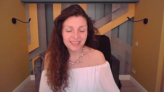 EllaLong webcam