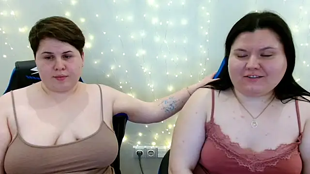 BeckyAndHellen webcam