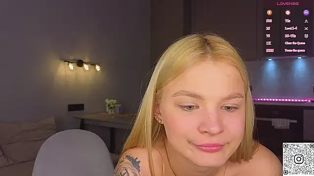 Caroline__Brown webcam