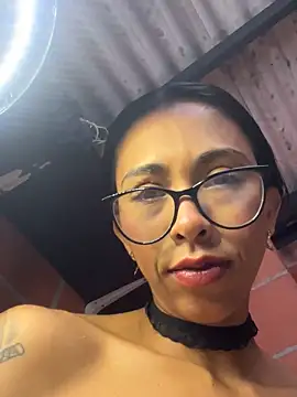 Emma__cumlovee webcam