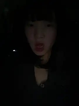 美女littleqiu在线直播