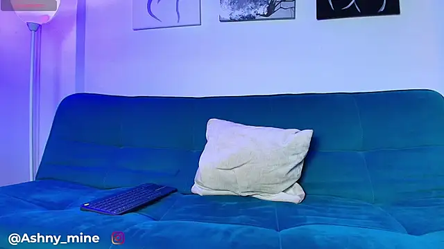 Ashnikko___ webcam