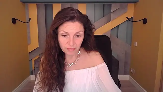 EllaLong webcam