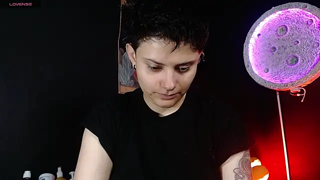girl_intense444 webcam