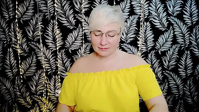 Olivia_playful webcam