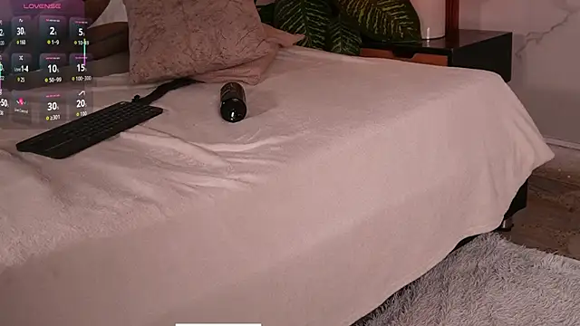 lexiee_grey_ webcam