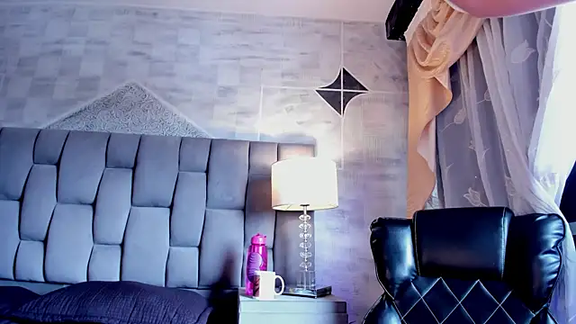 CarolineFyre webcam