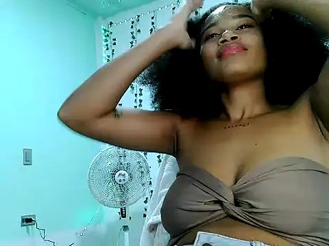 Akemy_Saunders webcam