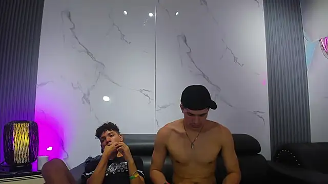 spicy_guys - Spicy_guys's free webcam