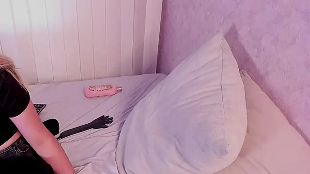 Baby_foxx webcam