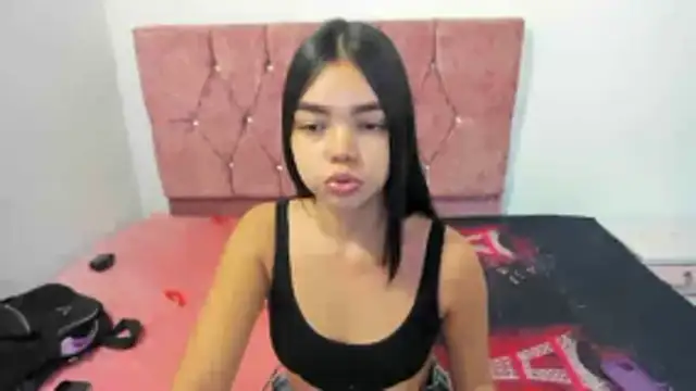 shy_luna18 webcam