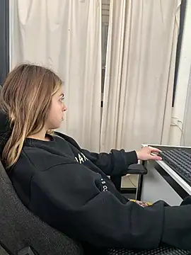 Elnonoykeila77