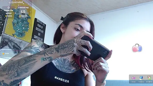 ZoeBakers_ webcam