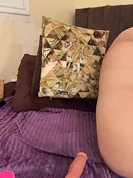 Emy-sexyy Live Webcam on Stripchat