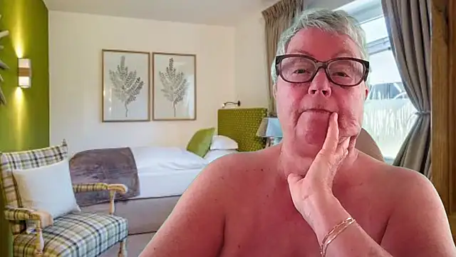Mystery-Grandmother webcam