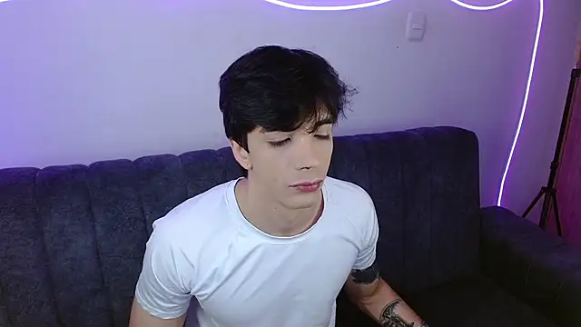 H3ll_B0I webcam