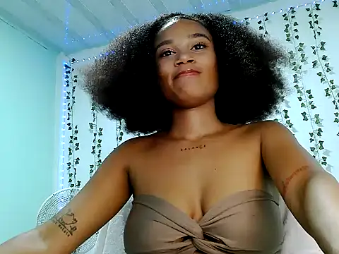 Akemy_Saunders webcam