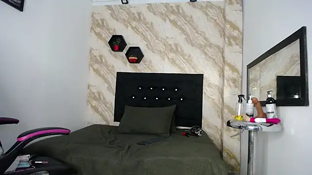 issa__love webcam